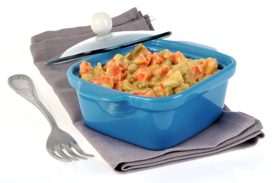 Ramequin de mac&eacute;doine de l&eacute;gumes mayonnaise