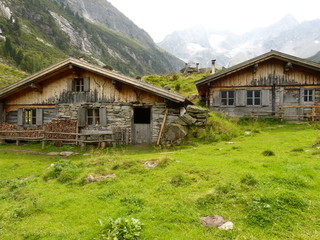 Fototapeta na wymiar Alm Hütte