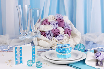 Serving fabulous wedding table in blue color
