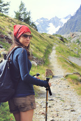 Naklejka premium Hiker girl in high mountain