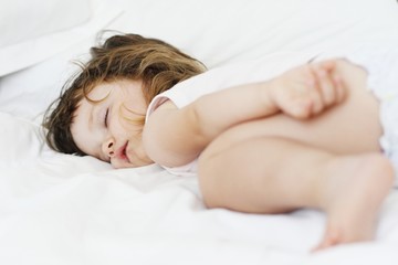Fototapeta na wymiar Little girl sleeping peacefully in bed