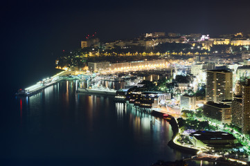 Fototapeta na wymiar Monacoo nocą