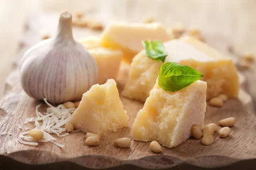 Gordijnen parmesan cheese © Olga Miltsova