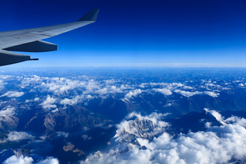 Fototapeta na wymiar skrzydło Himalaje i płaszczyzna