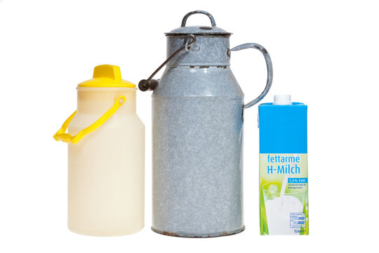 Milchkannen und Milchverpackungen