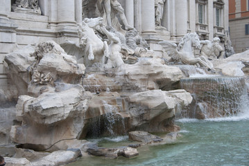 Fototapeta na wymiar fontana di trevi a Roma