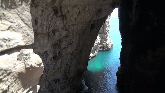 grotta nel mediterraneo