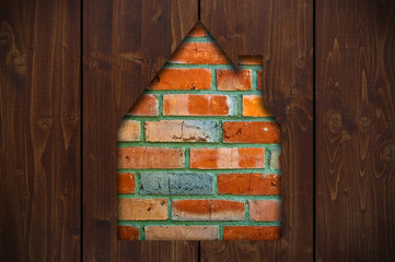 Ziegelsteinhaus hinter Holzwand