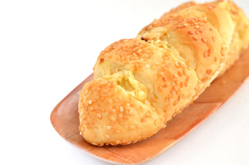 garlic bread with sesame on tray
