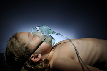 Little girl in mask oxygen.