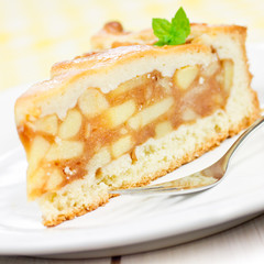 gedeckter Apfelkuchen