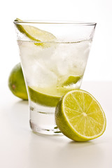 Vodka with lime and ice