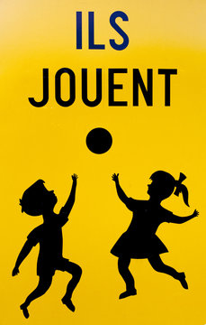 panneau routier attention enfants