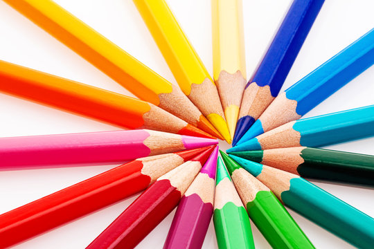 Viele bunte Farbstifte