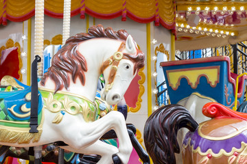 Fototapeta na wymiar Konie na karnawał Merry Go Round