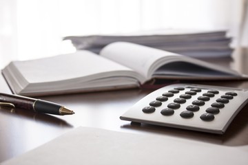 Obraz premium planner with pen and calculator on the table