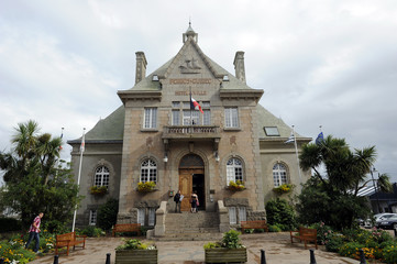 mairie de Parros-Guirrec