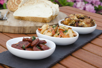 Tapas: chorizo al vino, gambas pil pil & pollo al ajillo.