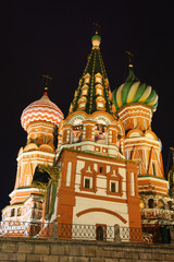 Fototapeta na wymiar Cerkiew Wasyla Błogosławionego w nocy