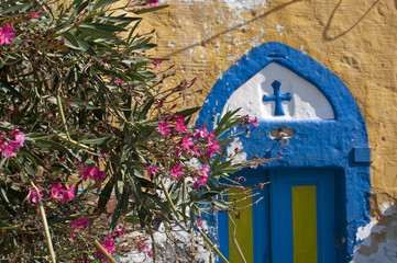 Kirche im Dorf der Farben