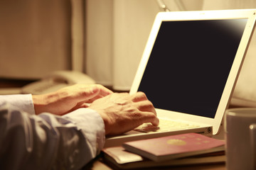 仕事するビジネスマン