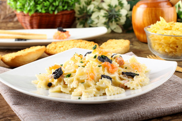Pasta with smoked salmon and caviar