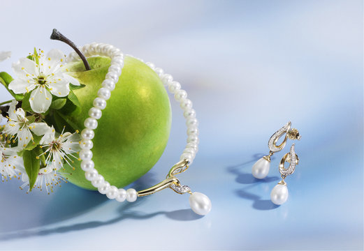Perlenkette mit Diamanten