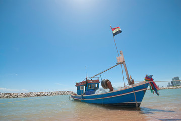 Obraz na płótnie Canvas fishing boat on the beach
