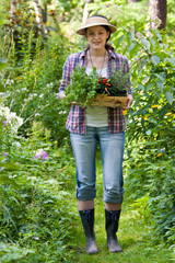 Junge Frau im Garten, young woman in a garden