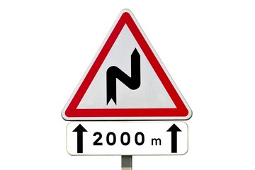 Virages dangereux sur une distance de 2000 mètres