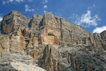 Fototapeta na wymiar Rocky masywny mur w Dolomity