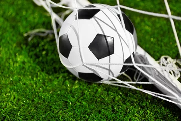 Selbstklebende Fototapeten Fußball und Tornetz © Kuzmaphoto