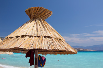Strohschirm am Strand