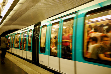 metro in paris - obrazy, fototapety, plakaty