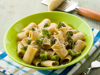 pasta with broccoli and parmesan cheese