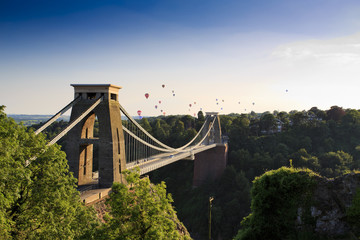 Clifton suspension bridge and Balloon Fiesta - obrazy, fototapety, plakaty