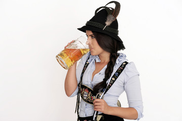 Wiesnmädchen beim Bier trinken