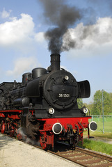 historischer Dampfzug auf der Staudenbahn, Bahnhof Oberneufnach