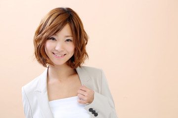 女性・ベージュバック