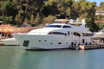 Yacht im Hafen