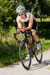 Triathlet auf dem Fahrrad
