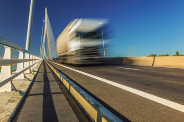TRANSPORT ROUTIER