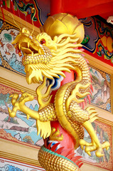 Fototapeta na wymiar Golden Dragon z Sanktuarium Świętego.