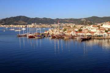Fototapeta na wymiar Marmaris zamek i port, Morza Śródziemnego, Turcja