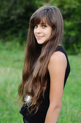 Naklejka premium Brunette teen girl on nature