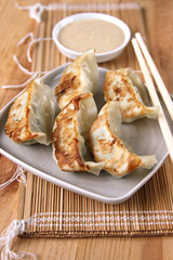 gyoza mit sesamsauce