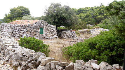 Dom z kamieni © Marcin Dąbrowski