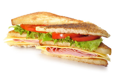 Sandwich en mitades.