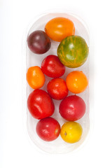 Tomaten in Plastikschachtel