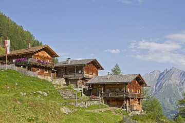 Fototapeta na wymiar Arnitzalmen in Osttirol